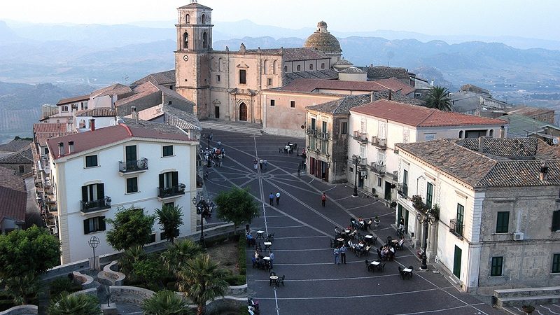 I Carabinieri a Santa Severina soccorrono una ragazza grazie alle informazioni reperite sui social