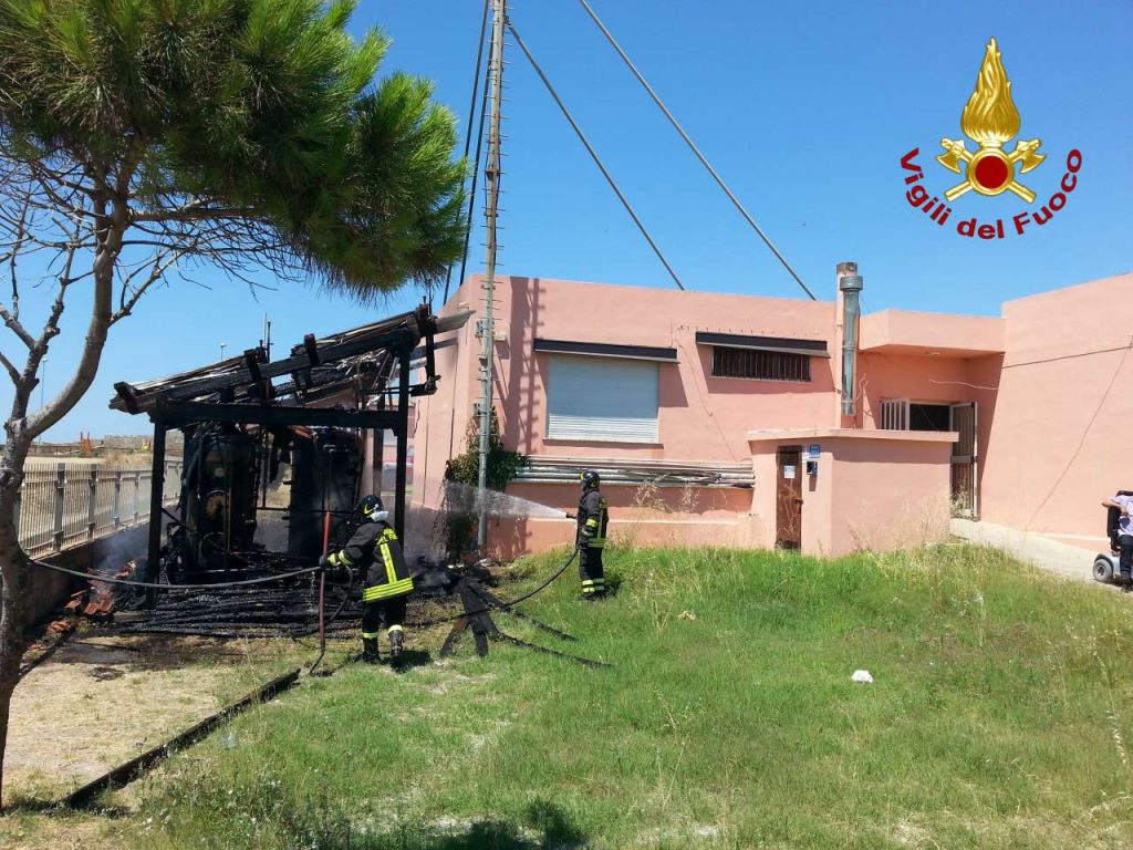 Incendio alla Scuola media di Le Castella
  