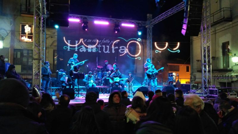 Grande successo e ritmi coinvolgenti al concerto di fine anno degli Hantura