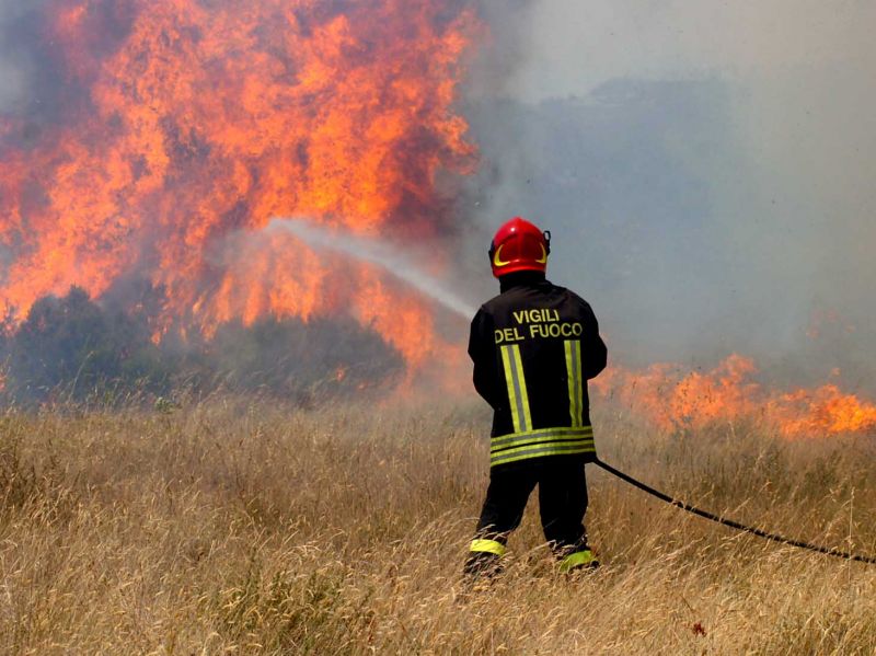 Brucia la provincia di Crotone