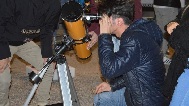 Ieri i liceali petilini hanno tenuto gli occhi rivolti al cielo per la notte della Luna