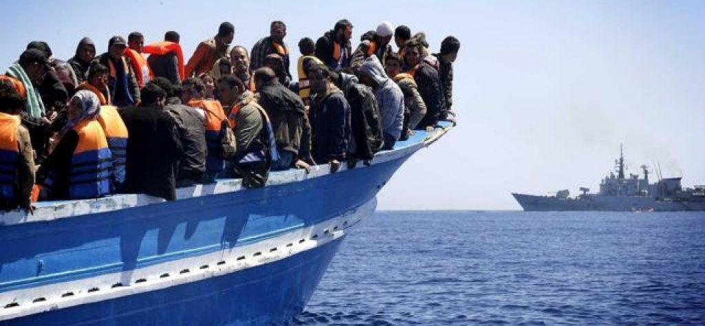 Sbarco di migranti a Crotone