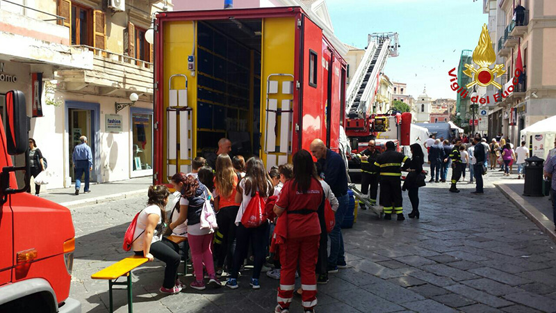 I vigili del fuoco impegnati nella formazione delle scolaresche crotonesi