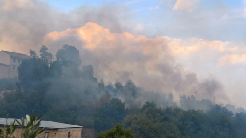 Incendio nel centro abitato di San Mauro Marchesato