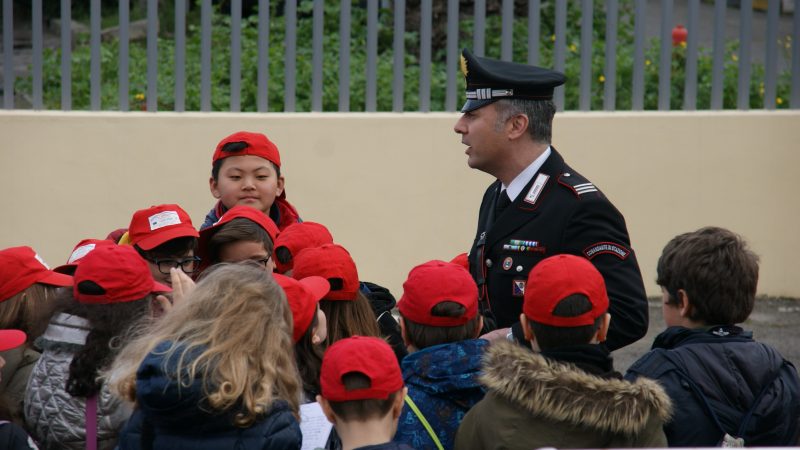 Una giornata da Carabinieri: scolaresca in visita alla Caserma di Crotone