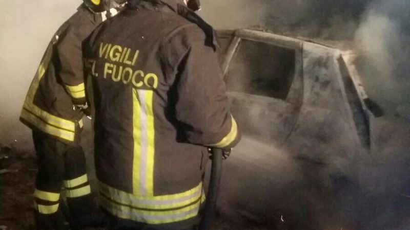 A Scandale auto di due parroci distrutte dalle fiamme