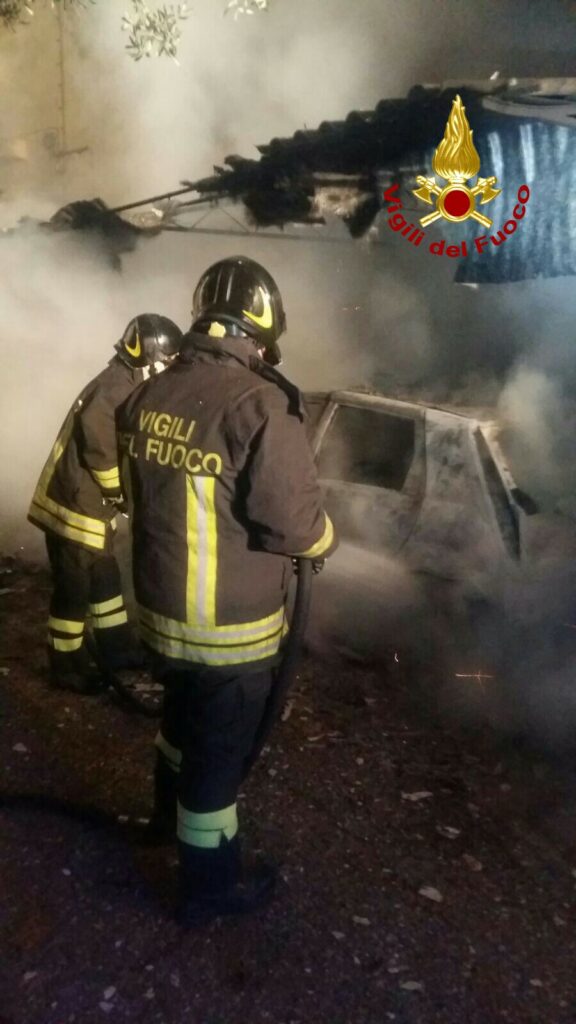 A Scandale auto di due parroci distrutte dalle fiamme