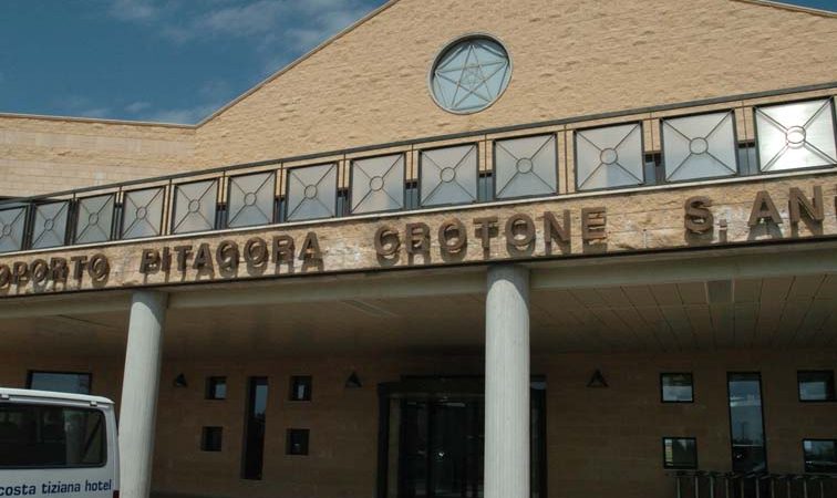 Crotone, aeroporto senza voli: L’appello del Comitato Cittadino