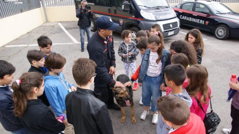 Gli alunni dell’Alfieri di Crotone in visita al Comando provinciale Carabinieri