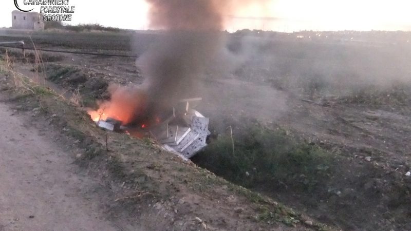 Denunciato agricoltore, bruciava rifiuti speciali