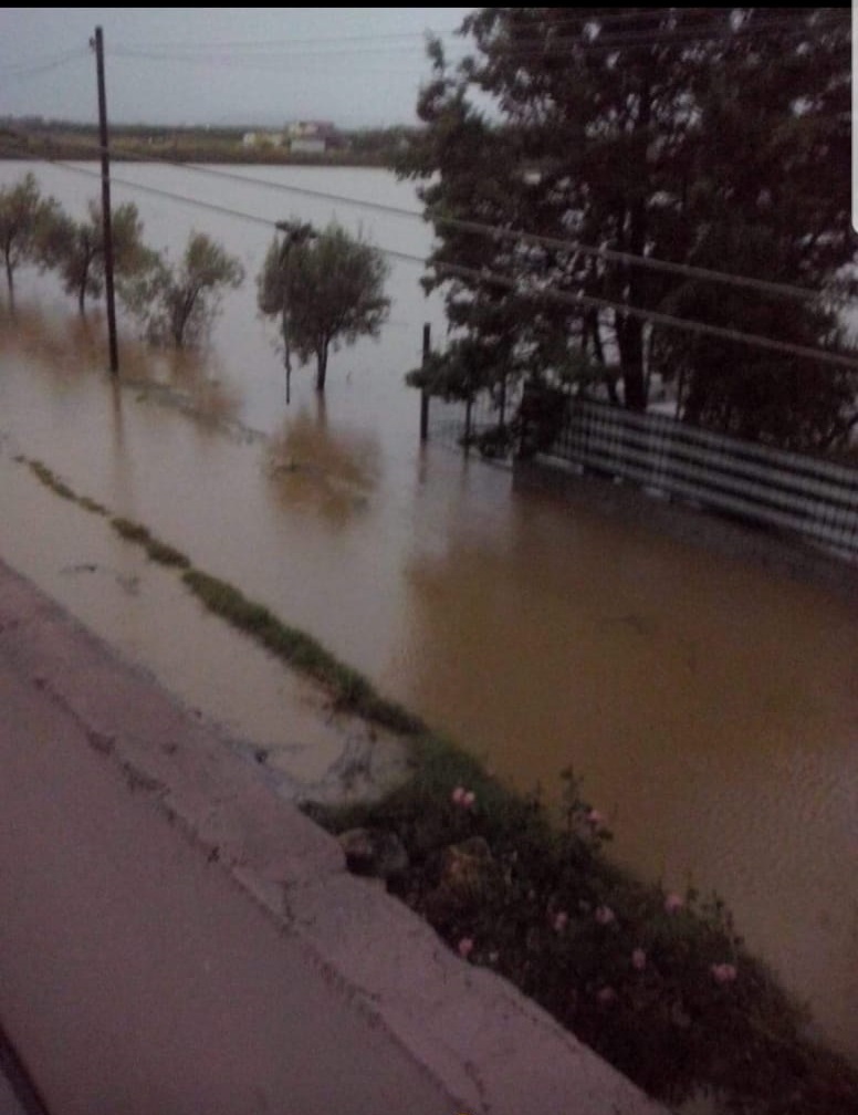 Strade allagate e torrenti in piena, il sindaco Pugliese chiude anche le attività commerciali