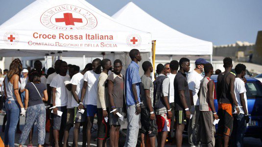 TRE NUOVI CENTRI DI IDENTIFICAZIONE PER MIGRANTI IN CALABRIA, UNO A CROTONE
  