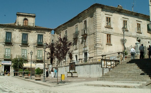 Tubo a fuoco in via Paternise