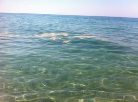 Cerca di suicidarsi in mare, lo salvano i Carabinieri di Cutro