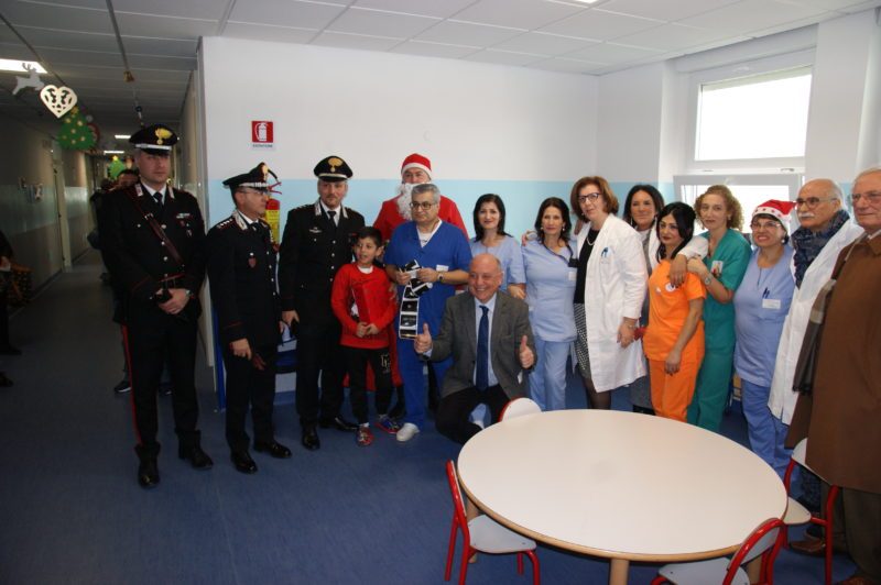 Un Babbo Natale Carabiniere a Pediatria di Crotone
  