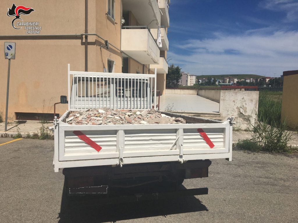 Trasporto di rifiuti edili senza autorizzazione