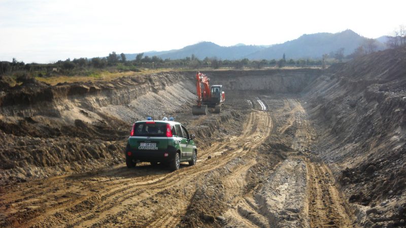 SequestratA cava abusiva a rocca di neto