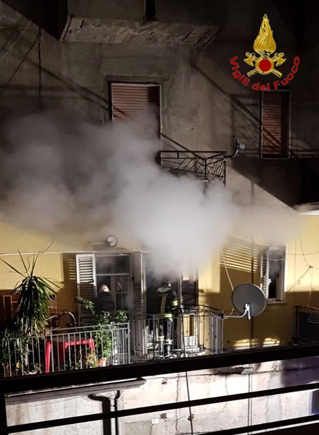 Incendio in un’abitazione di Foresta, intervento tempestivo dei vigili evita il peggio