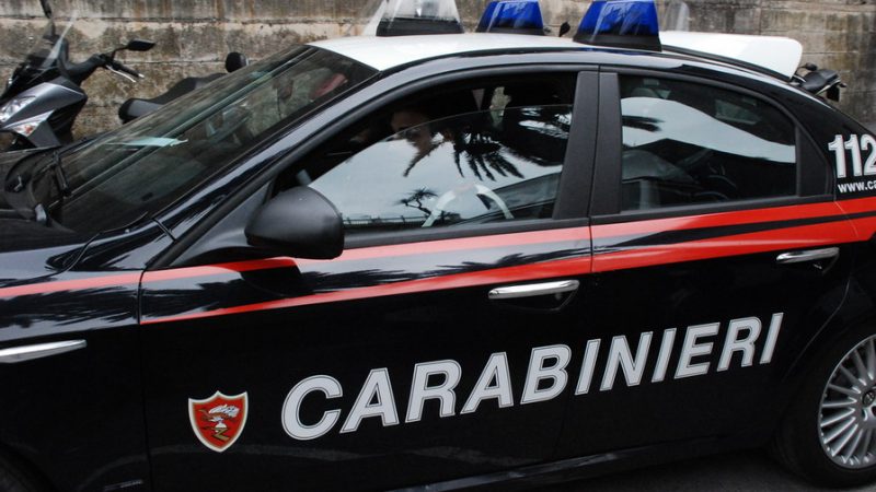 Distrutta auto dalle fiamme a Mesoraca, sono in corso le indagini dei Carabinieri