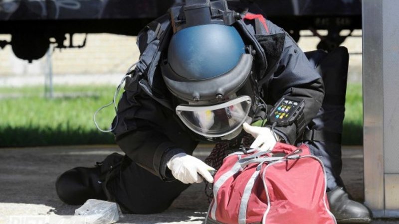 Allarme bomba a Crotone, fatti esplodere i due involucri sospetti