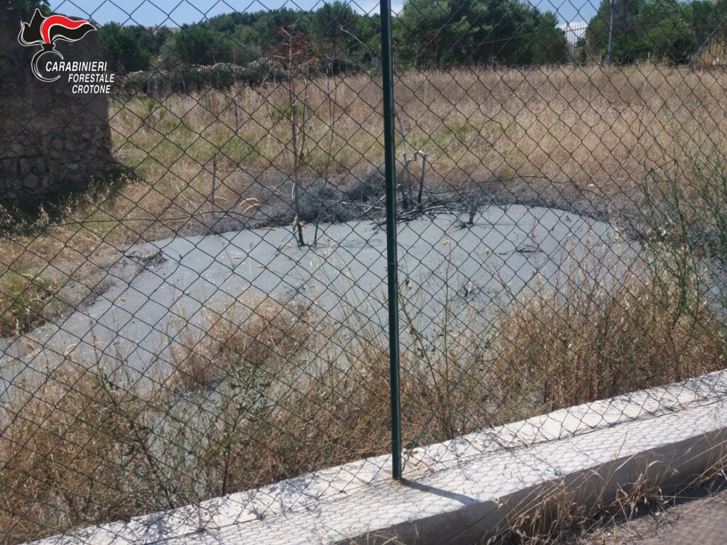 Autospurgo sversava liquami nel parco Pignera a Crotone
  