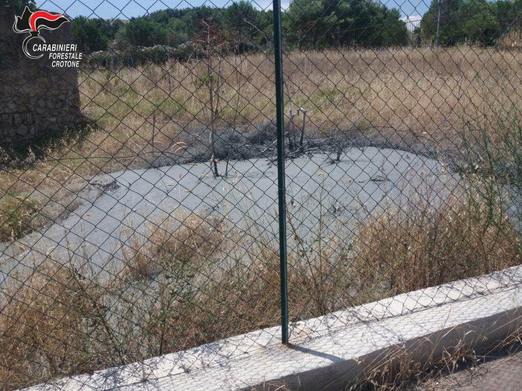 Autospurgo sversava liquami nel parco Pignera a Crotone