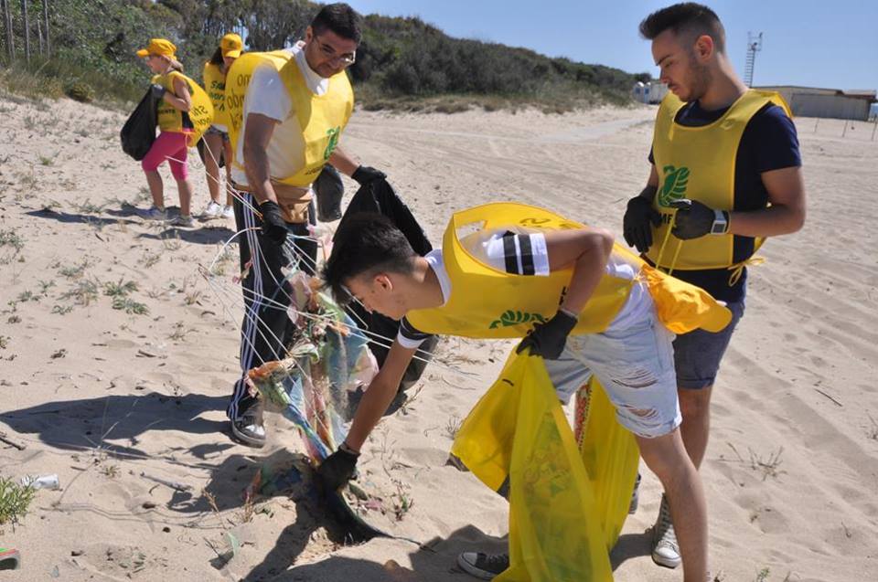 Spiagge e fondali puliti. Legambiente interviene in località Capo Rizzuto