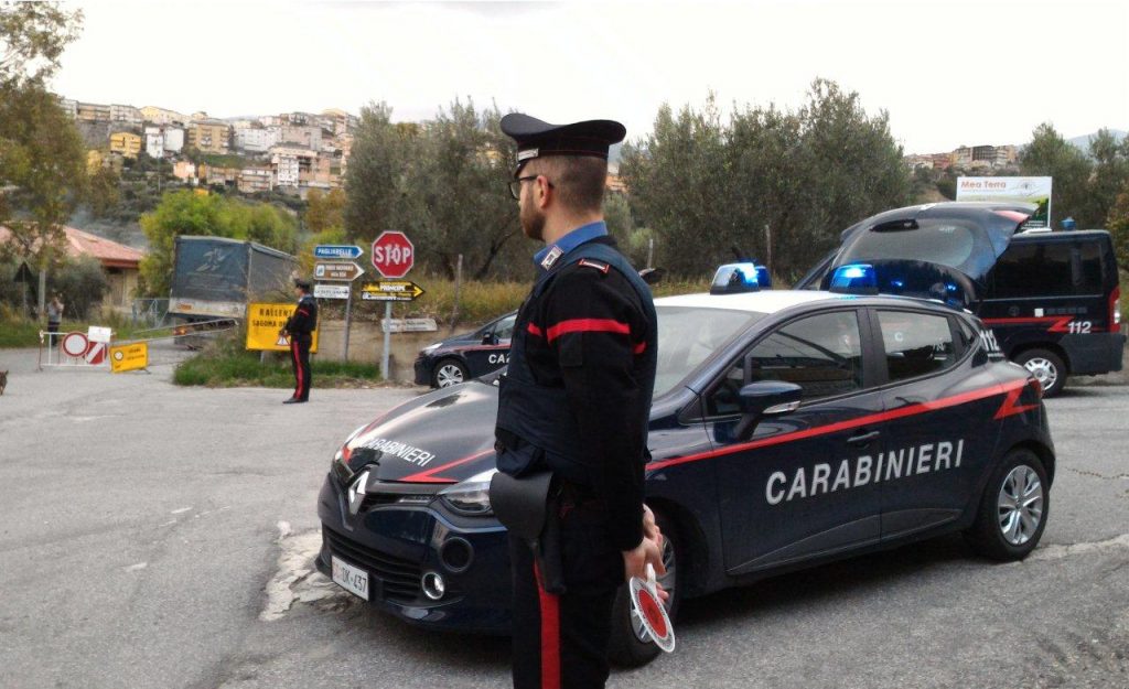 A Santa Severina denunciato dai Carabinieri un uomo per raccolta e trasporto di rifiuti pericolosi
  