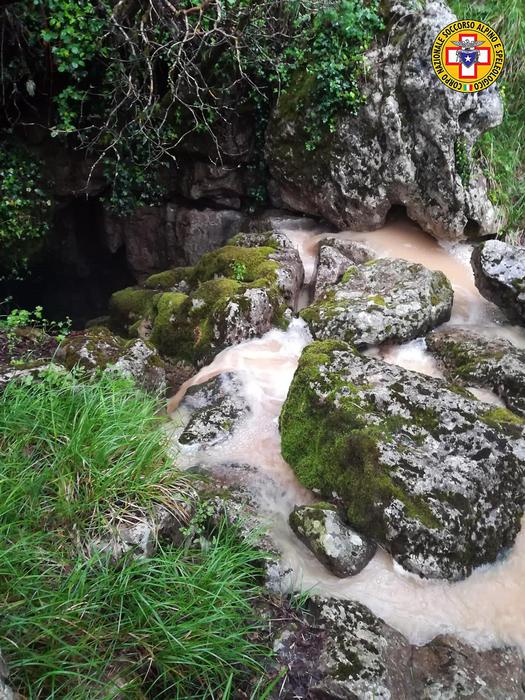 Salvi gli speleologi intrappolati in una grotta in Calabria
  
