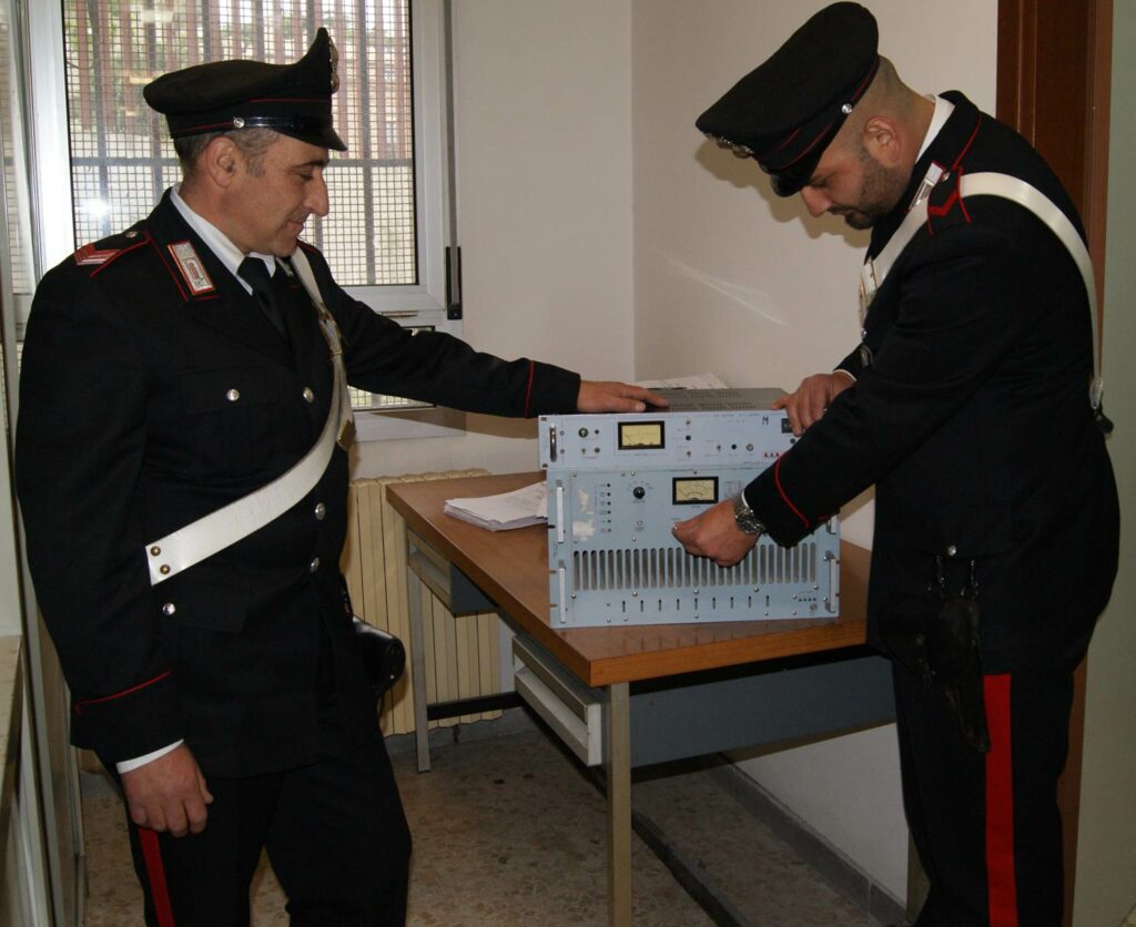 Continuano i programmi della radio abusiva di Cotronei: i Carabinieri arrestano il proprietario
  