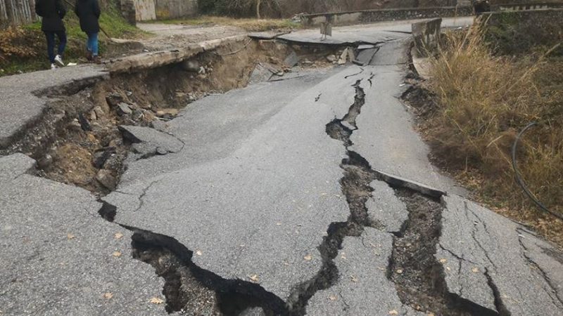 Sp58: il comitato Le nostre strade a groviera, il sindaco e i cittadini uniti per un bisogno comune