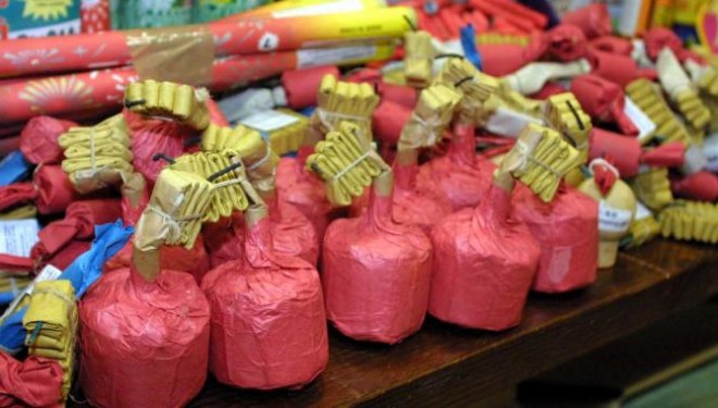 Sequestrati 100 kg di botti natalizi dai Carabinieri di Crotone
  