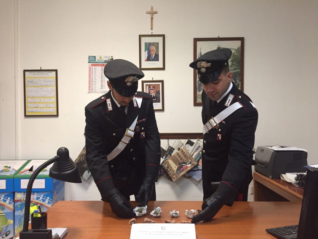 Arrestato giovane petilino per spaccio
  