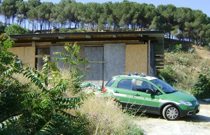 ABUSI EDILIZI: SEQUESTRATO MANUFATTO ABUSIVO, DENUNCIATA LA PROPRIETARIA