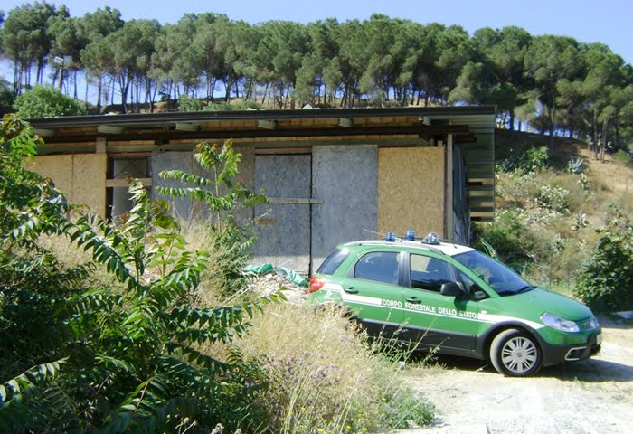 ABUSI EDILIZI: SEQUESTRATO MANUFATTO ABUSIVO, DENUNCIATA LA PROPRIETARIA