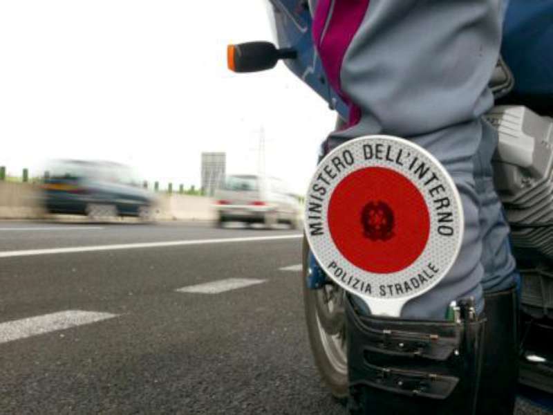 La Polizia Stradale di Crotone ritira 9 patenti di guida
  