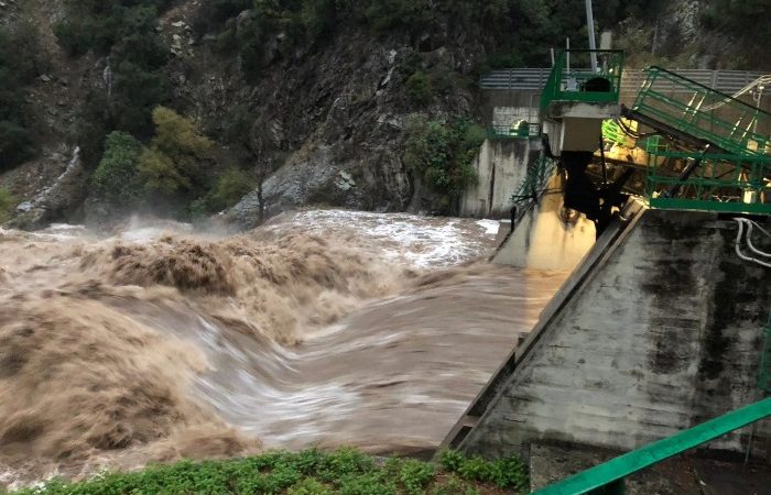 Allarme rosso per il fiume Neto, la diga di Cotronei è stata aperta