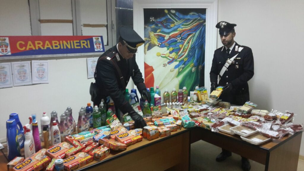 Rubano senza sosta in 3 supermercati: arrestate tre donne dai Carabinieri di Crotone
  