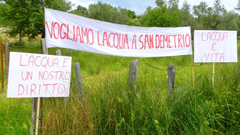 La manifestazione di protesta a San Demetrio continua per il secondo giorno consecutivo