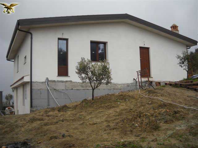COSTRUZIONE ABUSIVA SCOPERTA A SANTA SEVERINA