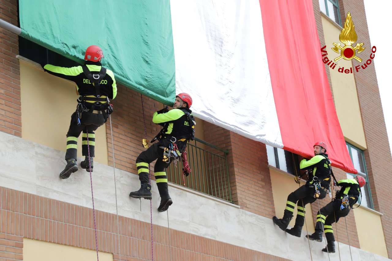 Celebrazione Santa Barbara al Comando Provinciale Vigili del Fuoco
  