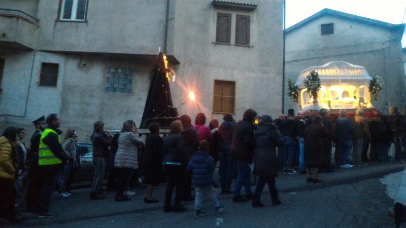 Processione della Naca per le vie petiline