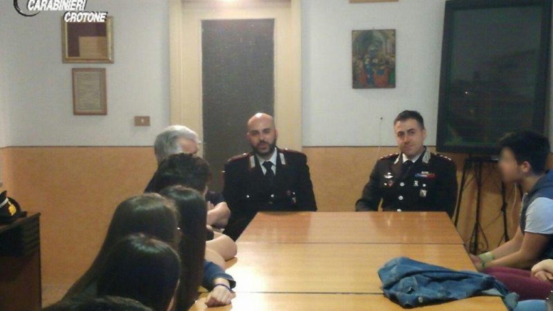 I Carabinieri incontrano gli adulti e i giovani per parlare di legalità