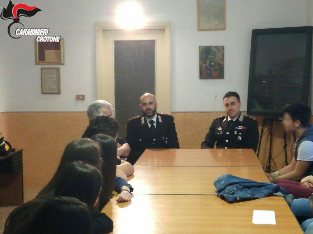 I Carabinieri incontrano gli adulti e i giovani per parlare di legalità