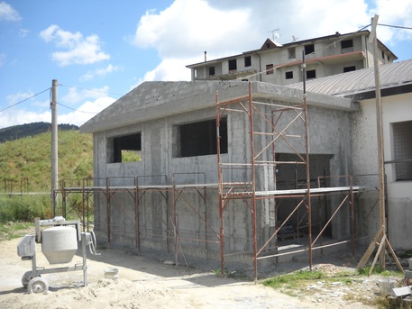 Sequestrato fabbricato abusivo a Roccabernarda