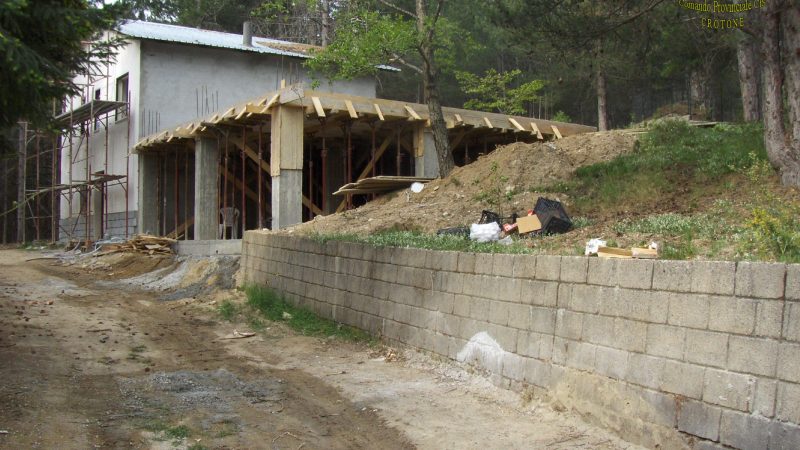 SEQUESTRATA COSTRUZIONE ABUSIVA SU TERRENO COMUNALE A PETILIA