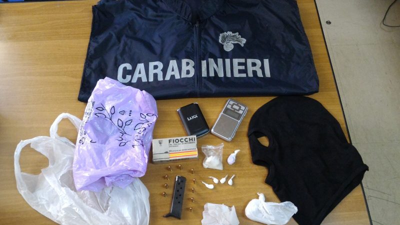 Rinvenuta droga e munizioni a Cutro grazie a Sambor e ad un espediente dei Militari