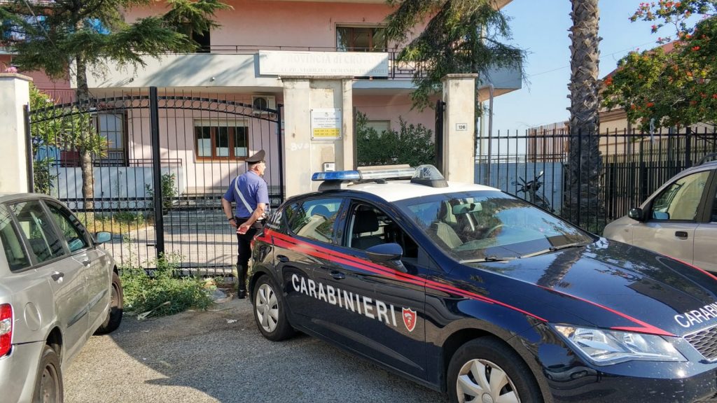 Furto alla Regione, intervengono i Carabinieri al distaccamento di Crotone
  