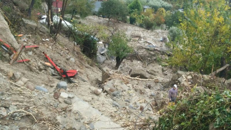 Allarme rosso per tutta la notte nella provincia di Crotone e Petilia Policastro si sgretola sotto l’ acqua