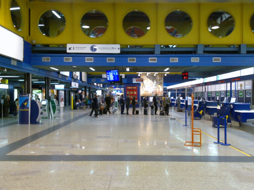 Lamezia Terme, furto di bagagli in aeroporto
  